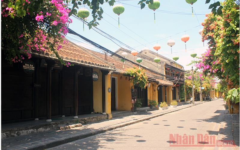 Các doanh nghiệp du lịch đang rơi vào tình trạng điêu đứng vì Covid-19 (Ảnh: NDĐT)