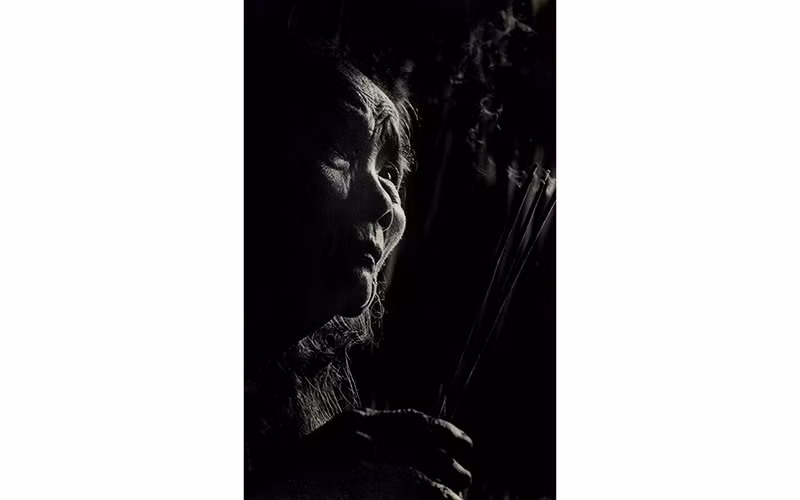 Chân dung Bà mẹ Việt Nam Anh hùng Trần Thị Thanh (1906-1997) trong tác phẩm "Nhớ các con" của Duy Anh.