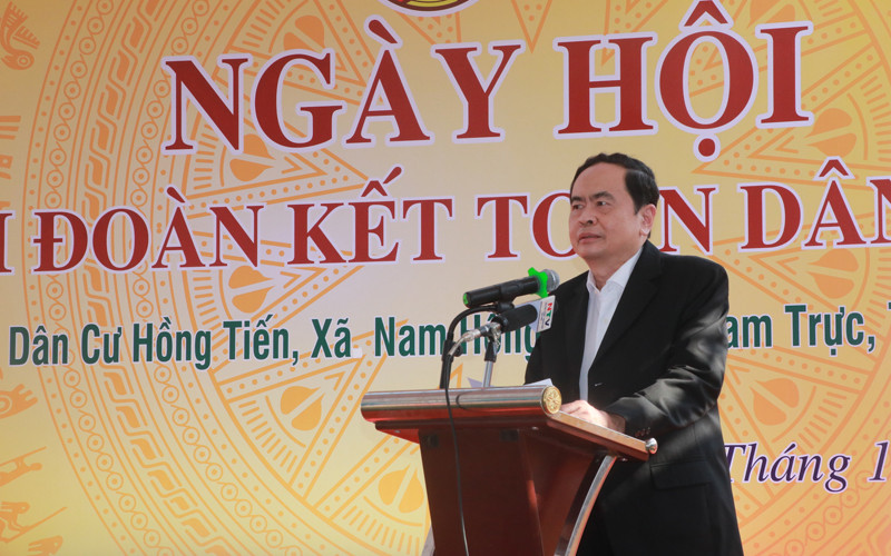 Phó Chủ tịch Thường trực Quốc hội Trần Thanh Mẫn phát biểu ý kiến tại Ngày hội Đại đoàn kết toàn dân tộc ở xóm Hồng Tiến.