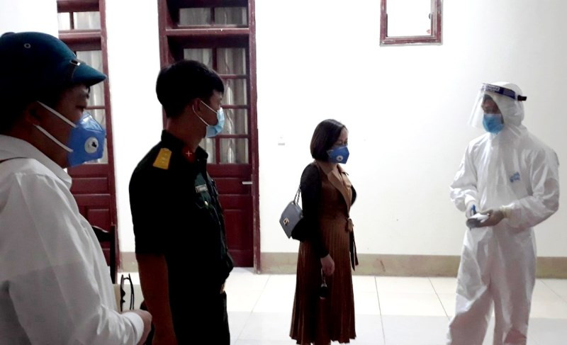 Đội công tác liên ngành thị xã Sa Pa thường xuyên kiểm tra việc phòng, chống dịch trên địa bàn. 