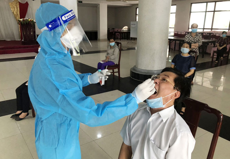 Sóc Trăng khẩn trương xét nghiệm và bảo đảm 100% giáo viên được tiêm phòng vaccine Covid-19 trước khi nhập học.