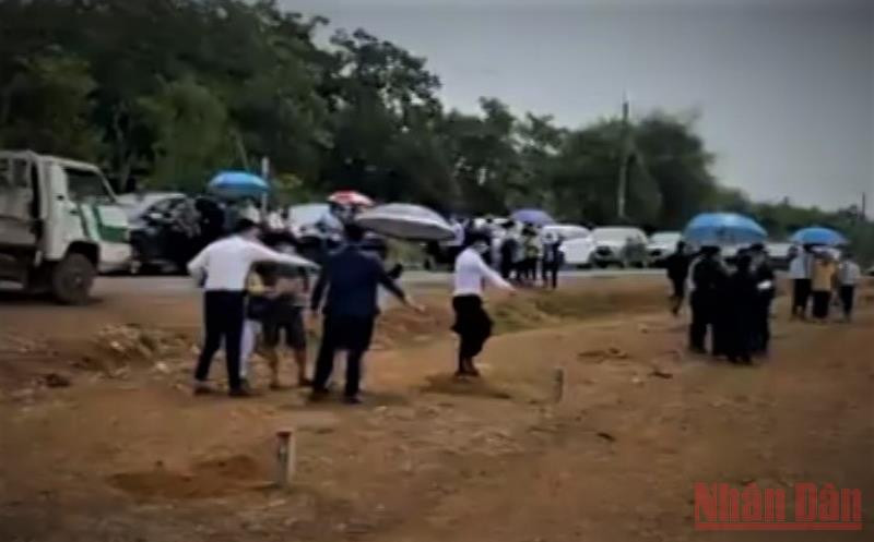 Công ty tổ chức mua bán đất tại xã Lộc Khánh, huyện Lộc Ninh bị phạt 100 triệu đồng.