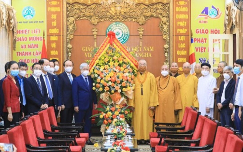 Chúc mừng Giáo hội Phật giáo Việt Nam nhân kỷ niệm 40 năm thành lập. (Ảnh: Vinh DIệp)