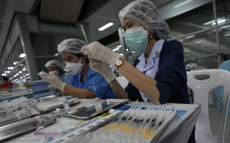 Trung tâm tiêm chủng tại Bangkok, Thái Lan. (Ảnh: AP)