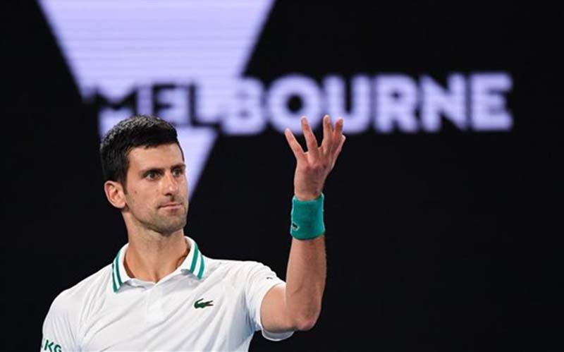 Tay vợt Novak Djokovic thi đấu trong trận chung kết đơn nam giải Australia mở rộng tại thành phố Melbourne, ngày 21/2/2021. (Ảnh: TTXVN)
