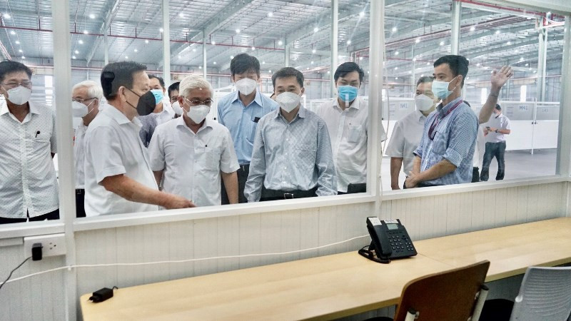 Lãnh đạo tỉnh Bình Dương, Bộ Y tế và các cơ quan, đơn vị tham quan Khu điều trị bệnh nhân Covid-19 Thới Hòa.