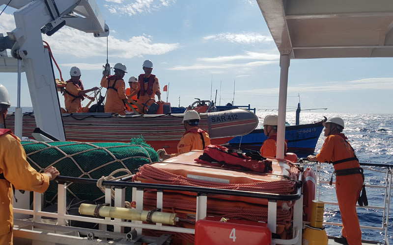 Thuyền viên được cấp cứu kịp thời.