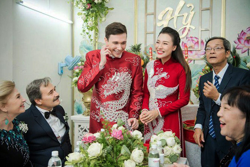 Mô hình gia đình “đa văn hóa” đã không còn lạ lẫm. Ảnh: LINH SAN