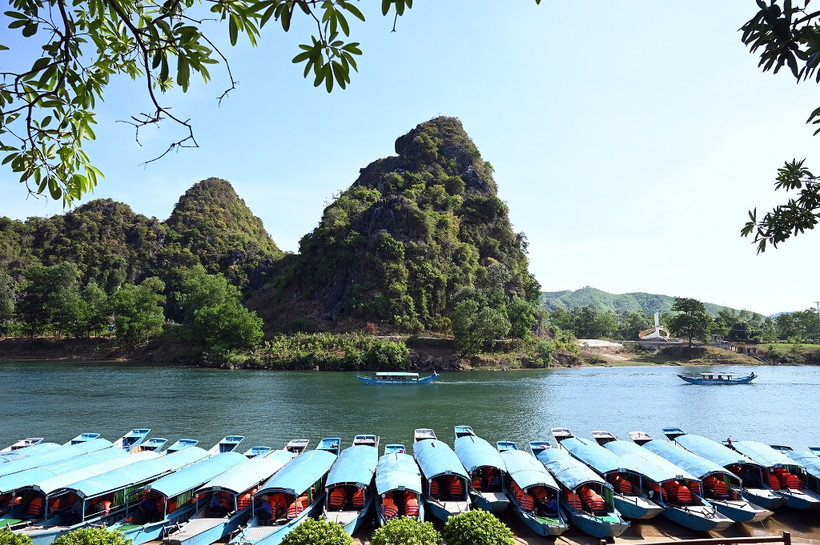 Khám phá Động Phong Nha