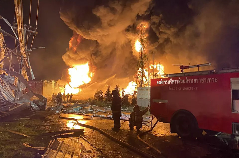 Hình ảnh hiện trường vụ cháy tại nhà máy hóa chất.