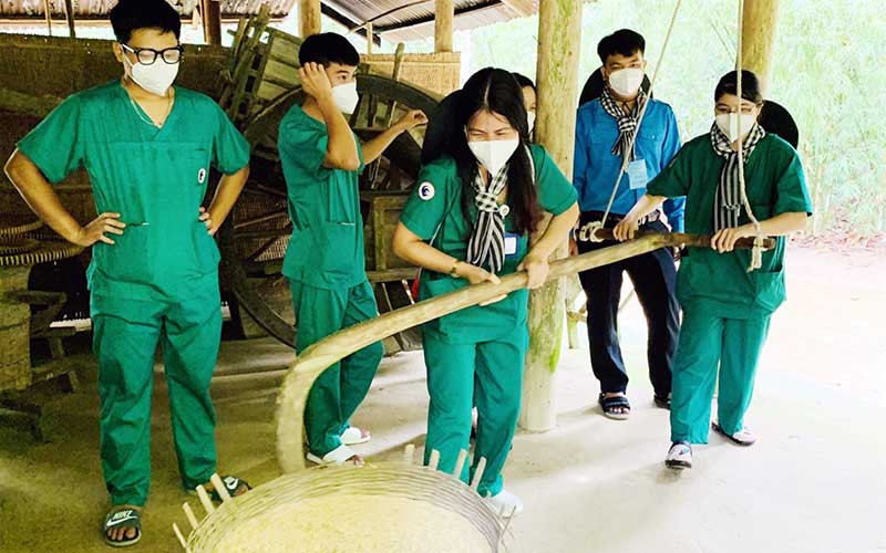 Tổ chức tour du lịch thí điểm về vùng xanh tại TP Hồ Chí Minh dành cho lực lượng tuyến đầu phòng, chống dịch. Ảnh: TTXVN