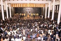 Hàng vạn người tiễn đưa
Phó Giáo sư, Viện sĩ Tôn Thất Bách.