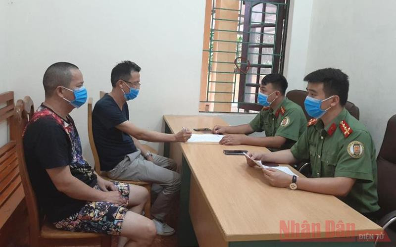 Hai đối tượng người Trung Quốc nhập cảnh trái phép.