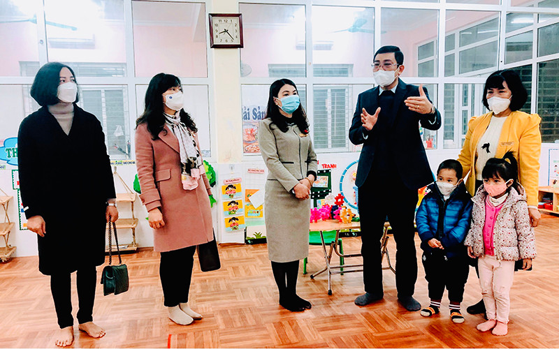 Lãnh đạo Sở Giáo dục và Đào tạo Hải Phòng kiểm tra công tác phòng, chống Covid-19 và đón trẻ trở lại trường học trực tiếp.