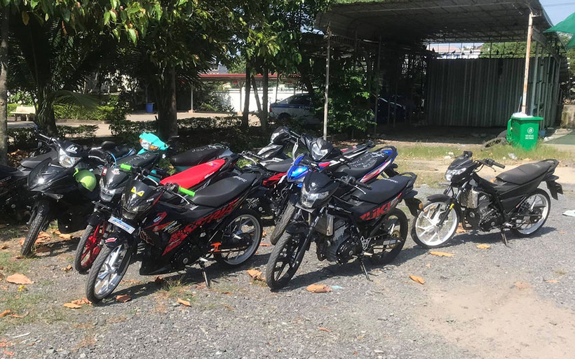 Lực lượng CSGT tạm giữ 11 phương tiện tham gia tụ tập đua xe trái phép.