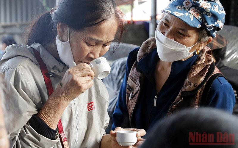 Độc đáo chợ chè Phúc Xuân