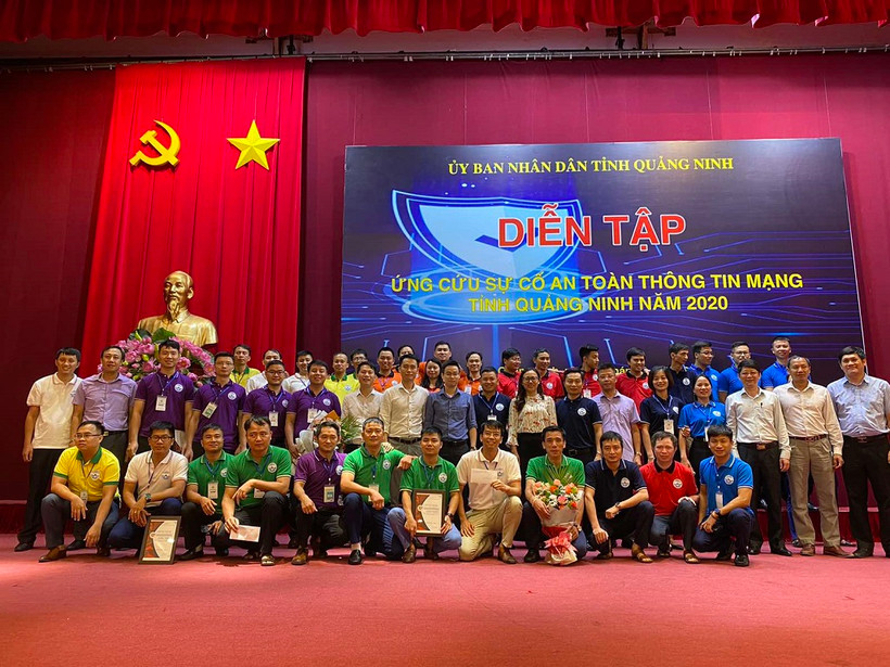 Các thành viên tham gia diễn tập.