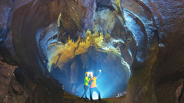 Đường hầm "trái tim" trong hang Chà Lòi, huyện Lệ Thủy.