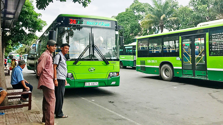 Cần tập trung phát triển nhiên liệu sạch cho các phương tiện vận tải công cộng.