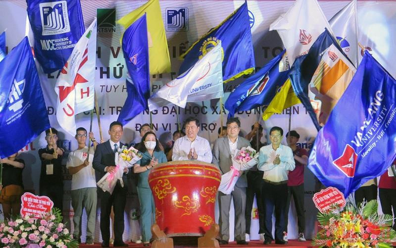 Hình ảnh tại lễ khai mạc.