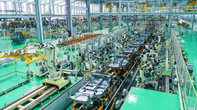 Dây chuyền hàn tự động của Nhà máy Thaco Mazda.