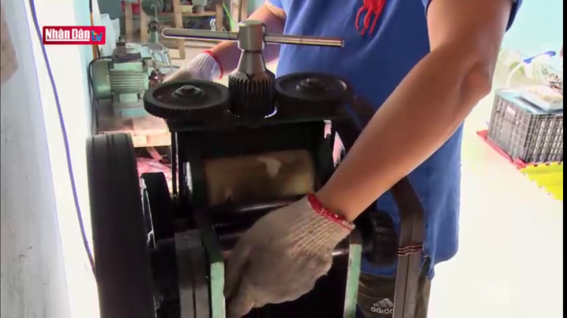 Làng nghề chạm bạc Huệ Lai