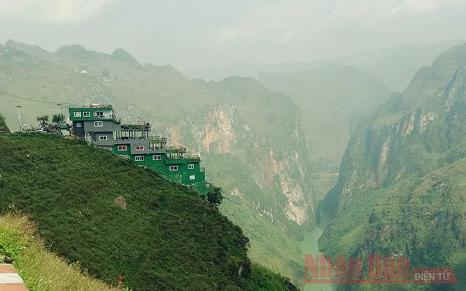 Công trình nhà nghỉ, nhà hàng Panorama trên đèo Mã Pì Lèng sẽ được cải tạo thành điểm dừng chân ngắm cảnh.