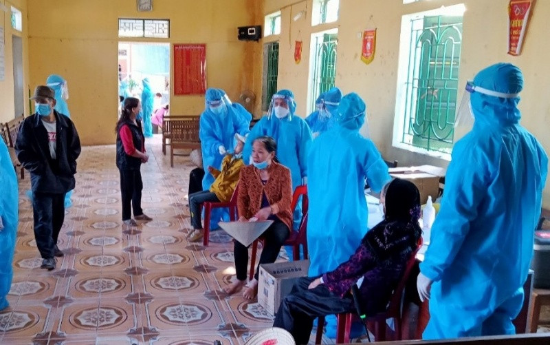 Huyện Đông Hưng tổ chức xét nghiệm diện rộng để bóc tách F0.