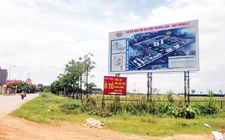 Một trong những khu đất dự án bỏ hoang gây lãng phí, mất mỹ quan đô thị. Ảnh: PHƯƠNG HOA