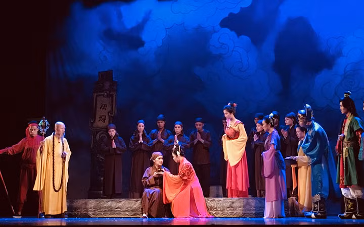 Cảnh trong vở Quan Âm Diệu Thiện.