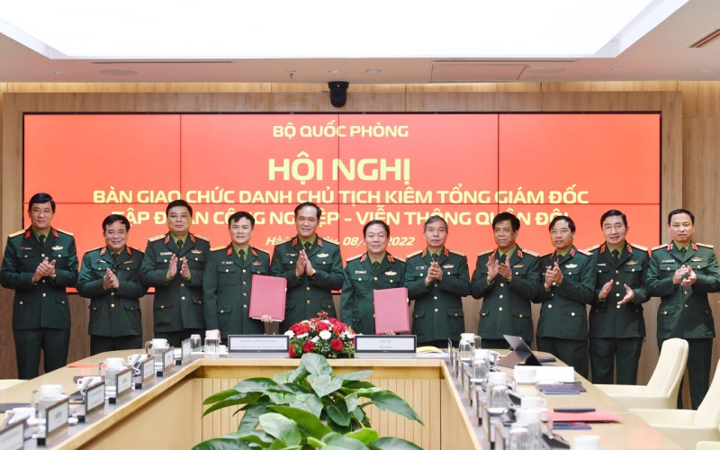Thượng tướng Vũ Hải Sản, Thứ trưởng Quốc phòng, chủ trì Lễ bàn giao chức danh và nhiệm vụ Chủ tịch, Tổng Giám đốc Tập đoàn Viettel.