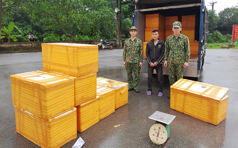 Đối tượng cùng tang vật.