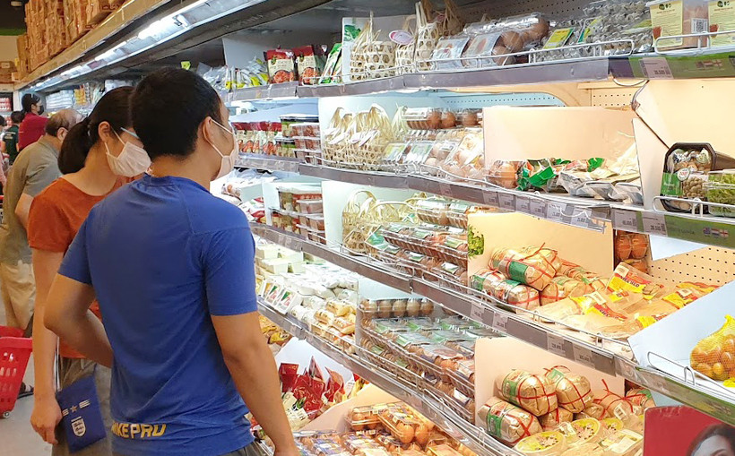 Các mặt hàng thiết yếu cần được bảo đảm cung cầu trong dịp Tết. Ảnh: NAM HẢI