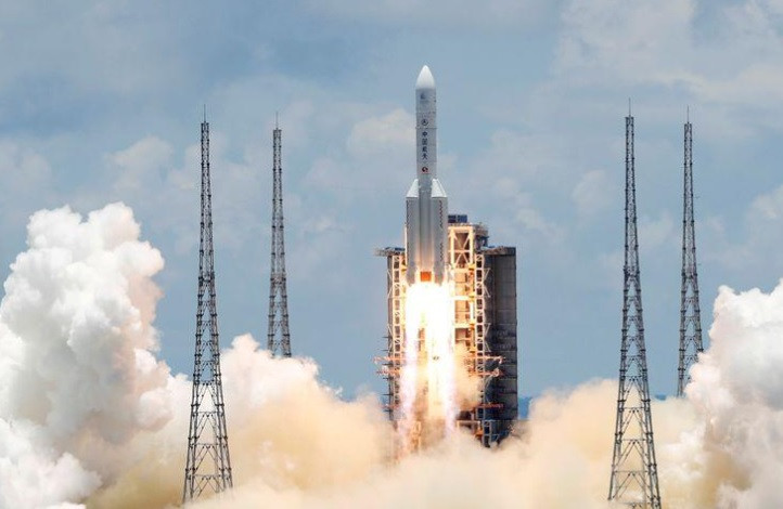 Tàu Thiên Vấn 1 cất cánh từ Trung tâm vũ trụ Văn Xương, tỉnh Hải Nam, Trung Quốc ngày 23-7-2020. Ảnh: Reuters.