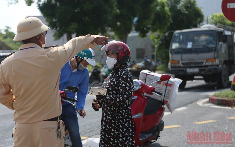 Đà Nẵng siết chặt các chốt kiểm soát dịch bệnh cửa ngõ thành phố, xử phạt nặng đối với cá nhân, tổ chức vi phạm quy định phòng, chống dịch. 