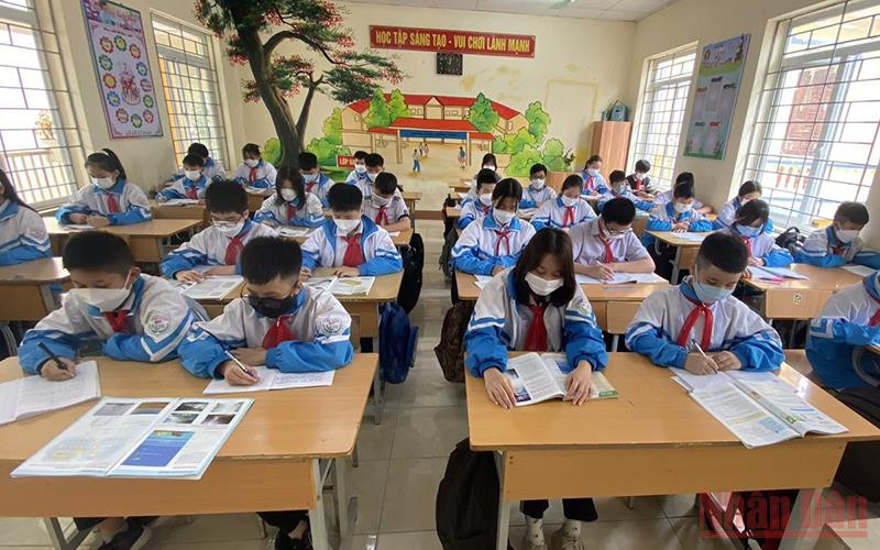 Học sinh Trường THCS Mường Thanh, thành phố Điện Biên Phủ trở lại học trực tiếp sau thời gian tạm dừng đến trường do dịch Covid-19.