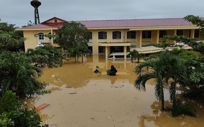 BVĐK Lệ Thủy ngập sâu trong mưa lũ lịch sử. (Ảnh: MOH)