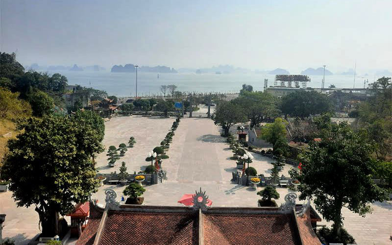 Di tích đền Cửa Ông.