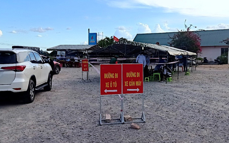 Ban Chỉ đạo phòng, chống dịch tỉnh Cà Mau kiểm tra hoạt động tại chốt kiểm soát người/phương tiện trên tuyến Quản Lộ - Phụng Hiệp.