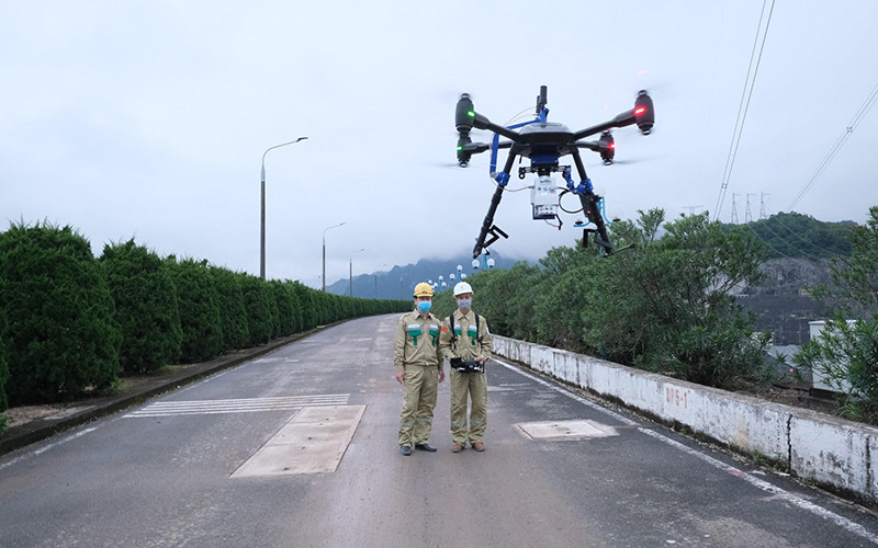 Công ty Truyền tải điện 1 (PTC1) tích cực ứng dụng UAV tích hợp trí tuệ nhân tạo (AI) trong giám sát, quản lý vận hành lưới điện truyền tải.