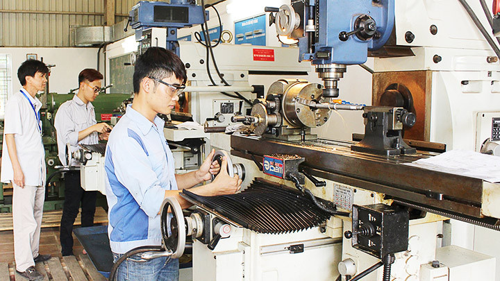 Năm 2021, người làm công hưởng lương thấp hơn năm trước.
