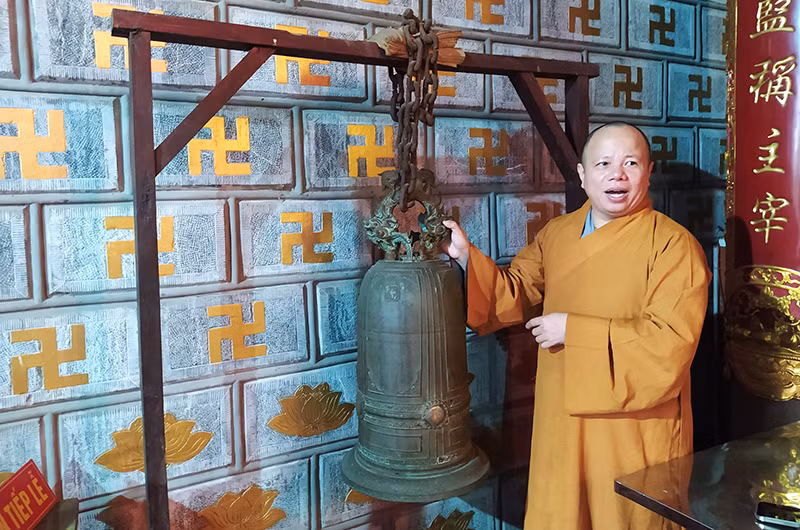 Thượng tọa Thích Thanh Cường chia sẻ về quá trình xây chùa. 