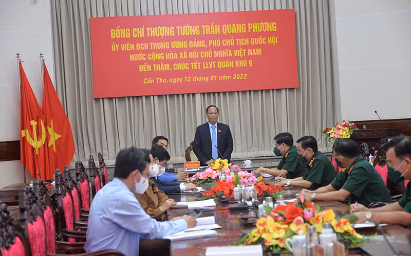 Phó Chủ tịch Quốc hội Trần Quang Phương phát biểu tại buổi làm việc.