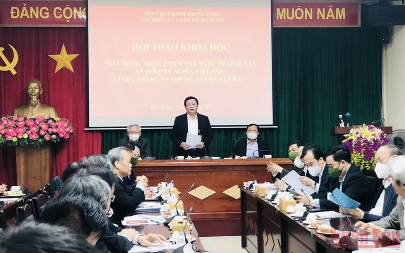 Đồng chí Nguyễn Xuân Thắng phát biểu chỉ đạo Hội thảo.