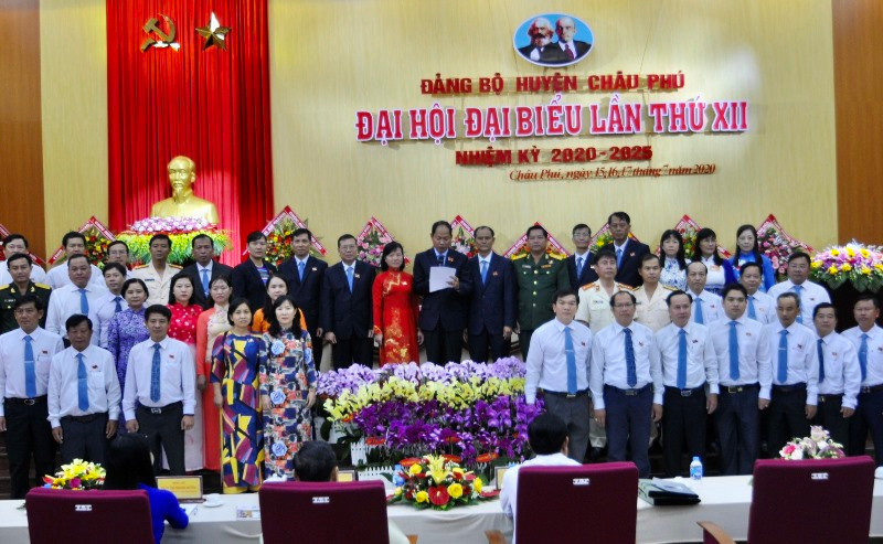 Ban Chấp hành Đảng bộ huyện Châu Phú khóa 12.