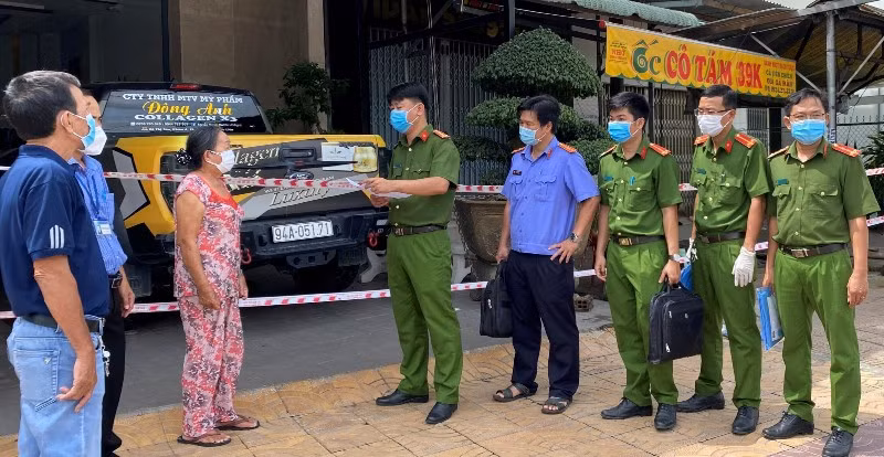 Cơ quan Cảnh sát điều tra Công an TP Bạc Liêu triển khai quyết định khởi tố vụ án hình sự đối với bà Nguyễn Huỳnh Như, chủ cơ sở mỹ phẩm Đông Anh về hành vi làm lây lan dịch bệnh Covid-19.