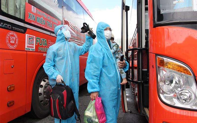 Người dân tỉnh Phú Yên tại TP Hồ Chí Minh được Tập đoàn Phương Trang hỗ trợ về quê miễn phí theo nguyện vọng trong thời điểm dịch bệnh diễn biến phức tạp.