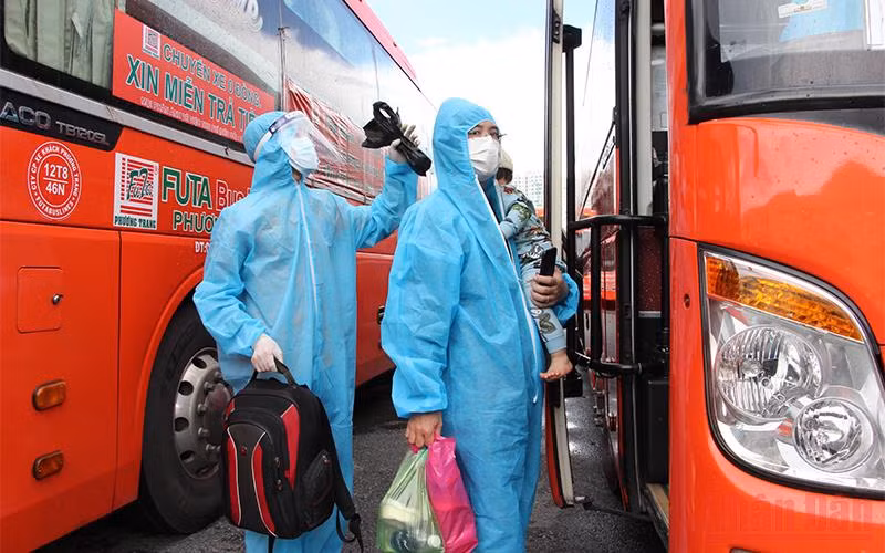 Người dân tỉnh Phú Yên tại TP Hồ Chí Minh được Tập đoàn Phương Trang hỗ trợ về quê miễn phí theo nguyện vọng trong thời điểm dịch bệnh diễn biến phức tạp.