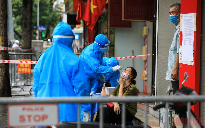 Phong tỏa dãy phố Trần Nhân Tông do liên quan đến ca nghi nhiễm Covid-19