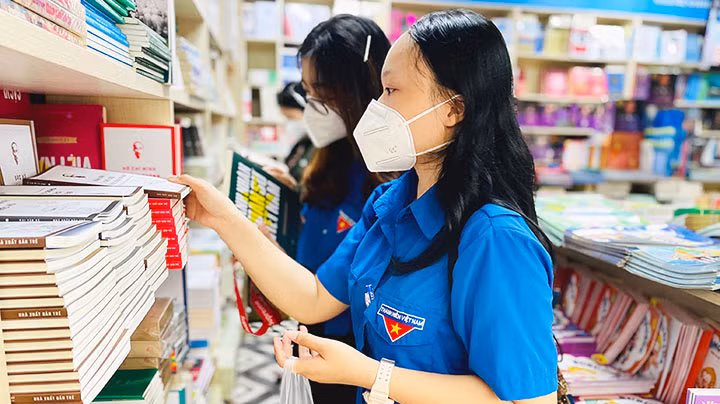 Đường sách trở lại